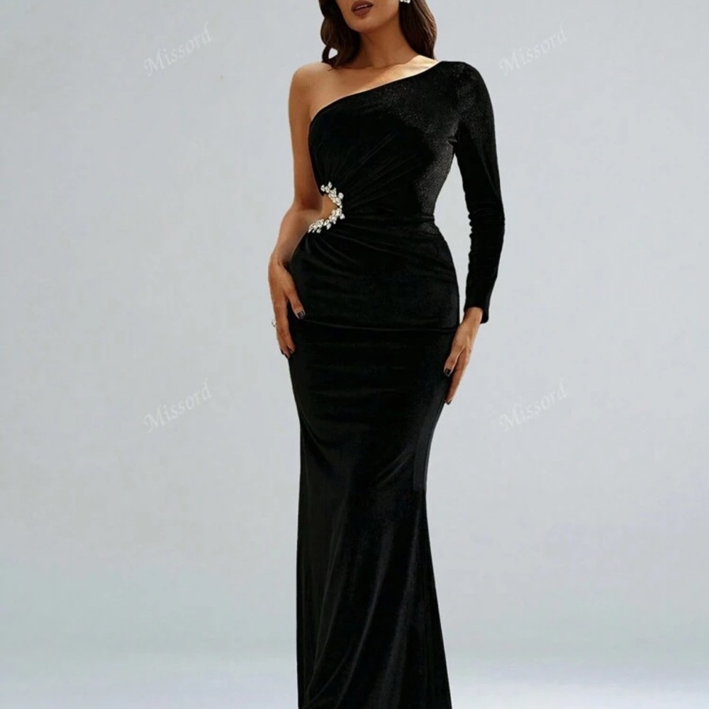 Black Asymmetrical One-Shoulder Cocktail Gown